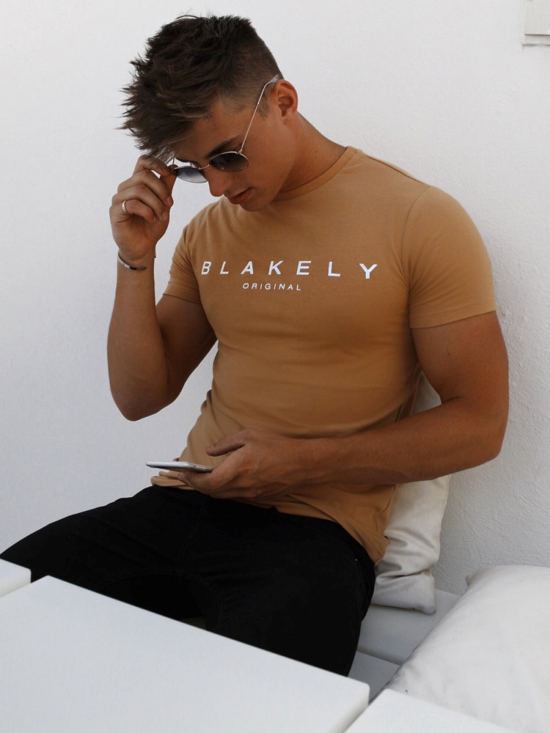 Blakely Axson T-Shirt Gold | 265-GDRMZY