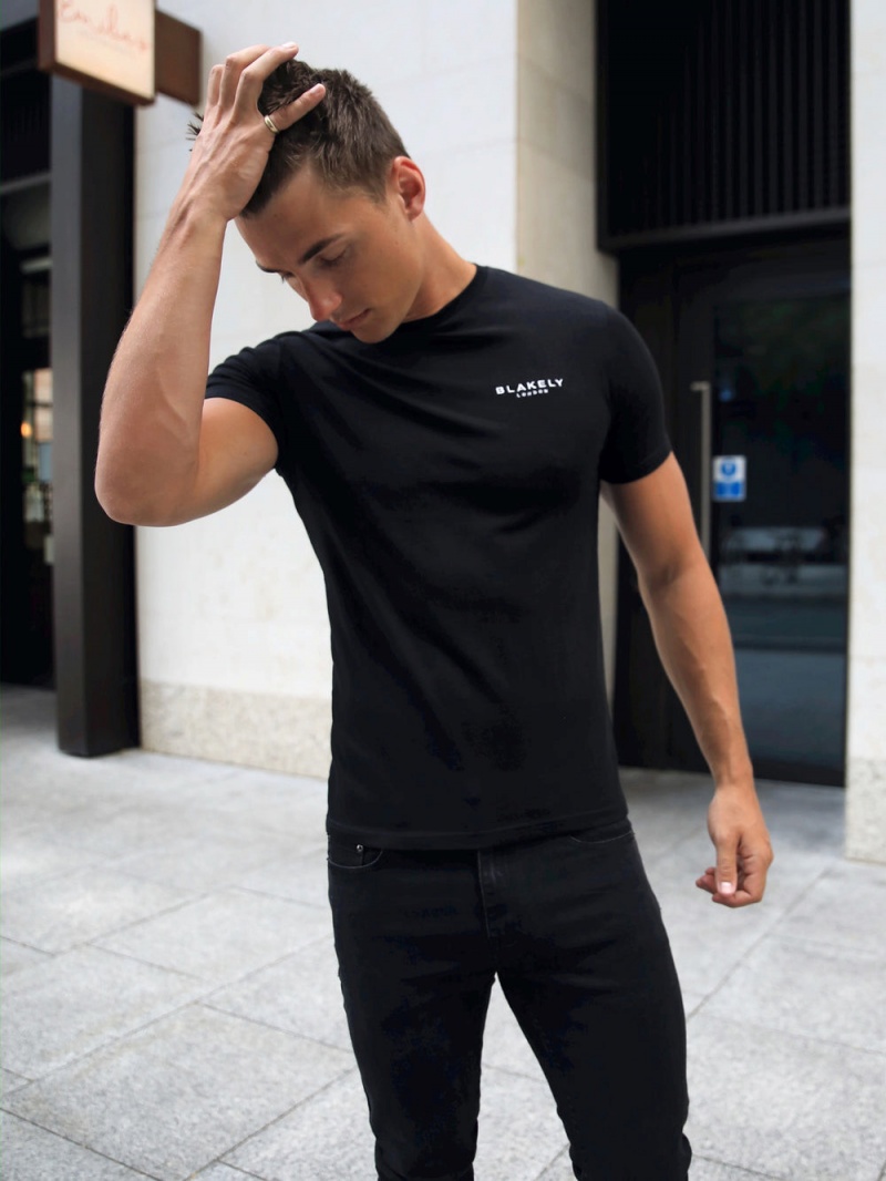 Blakely Universal T-Shirt Black | 682-LKSUDM